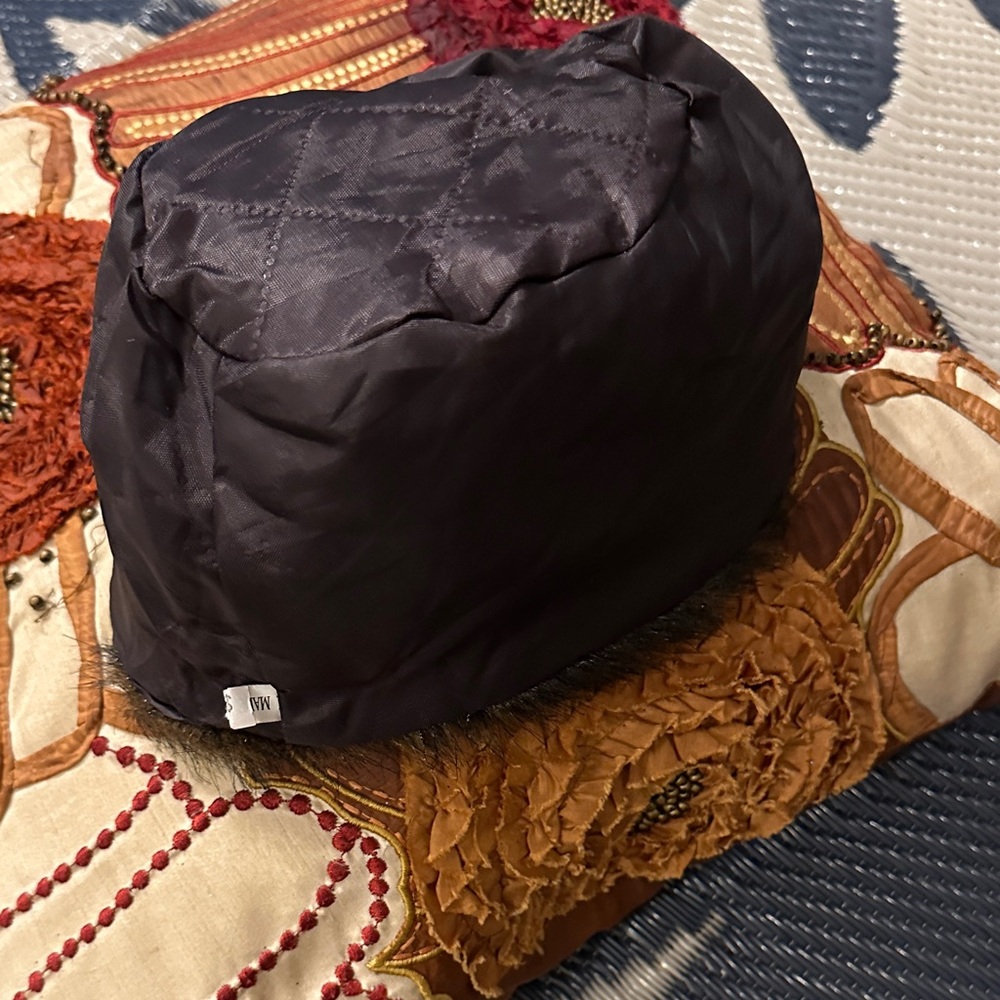 Vintage LUXURIOUS Dark Brown Faux Fur Hat - Picture 2 of 3